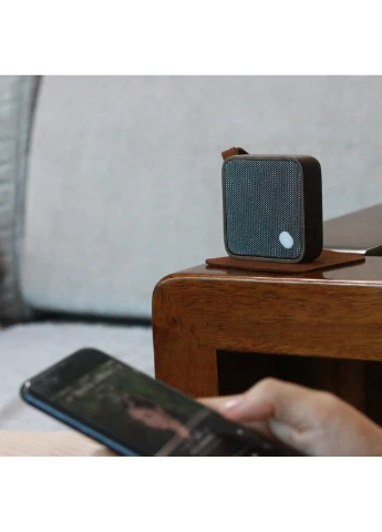 Блутуз-колонка "MI SQUARE" 3 Ватта; дерево горіх Gingko G005WT (219327769)