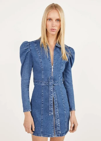 Темно-блакитна джинсова сукня футляр Bershka однотонна