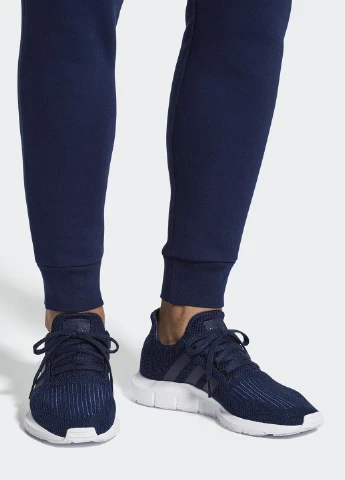 Синие демисезонные кроссовки adidas Swift
