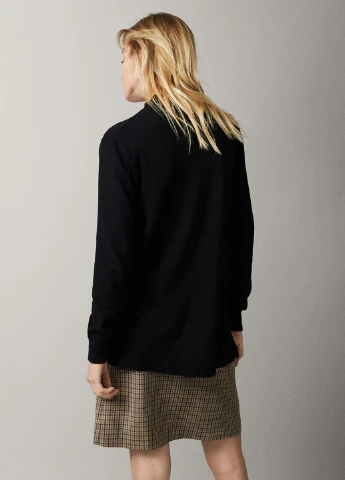 Черный демисезонный свитер Massimo Dutti