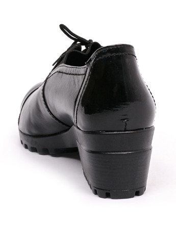 Туфли Mistral на среднем каблуке лаковые