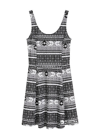 Чорно-білий кежуал сукня кльош H&M з орнаментом