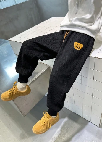 Черные спортивные зимние брюки джоггеры SHEIN
