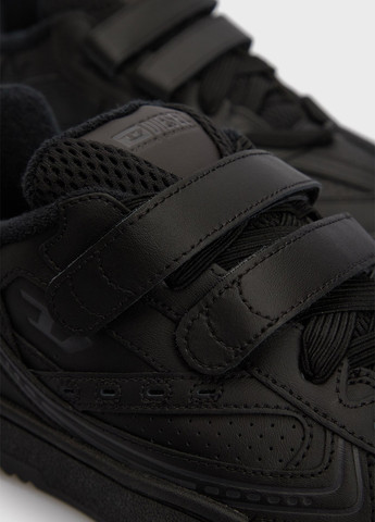 Черные всесезонные кроссовки Diesel