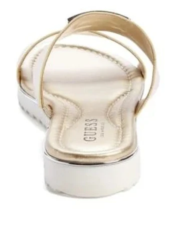 Золотые шлепанцы Guess с белой подошвой
