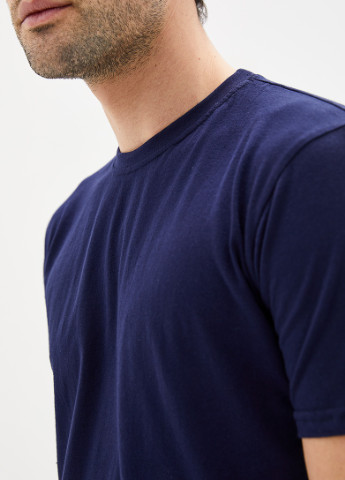 Темно-синя футболка чоловіча базова з коротким рукавом Роза