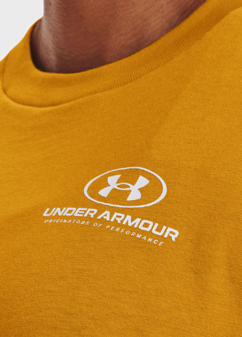 Оранжевая всесезон футболка Under Armour
