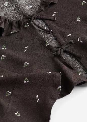 Темно-коричневая цветочной расцветки блузка H&M демисезонная