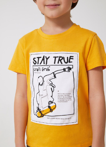 Желтая летняя футболка SELA