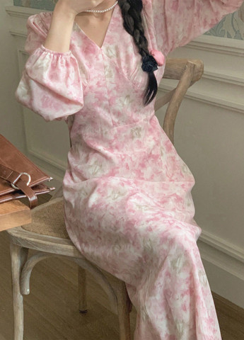 Светло-розовое вечернее платье SHEIN с цветочным принтом