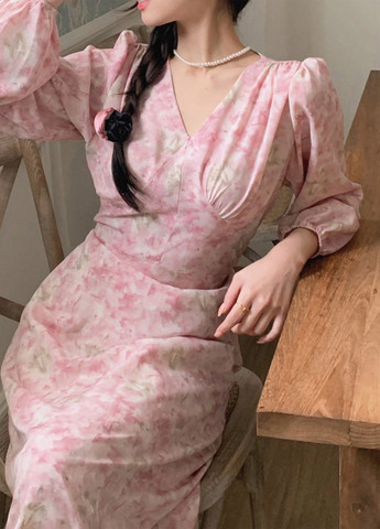 Светло-розовое вечернее платье SHEIN с цветочным принтом