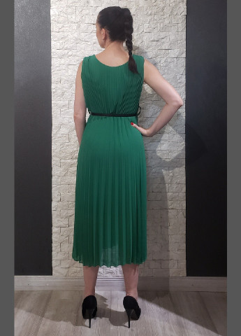 Зеленое кэжуал платье плиссированное Made in Italy однотонное