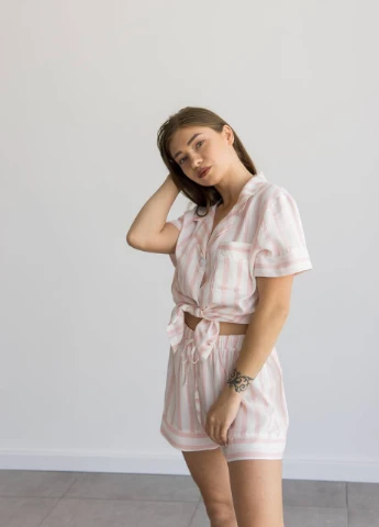 Біла всесезон жіноча піжама в смужку з штапеля shuna сорочка + шорти Comfort