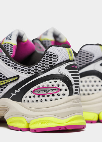 Білі всесезонні кросівки Saucony PROGRID TRIUMPH 4