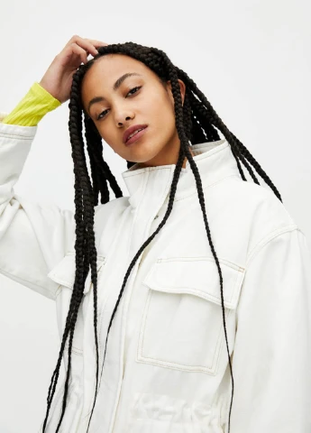 Біла демісезонна куртка Pull&Bear