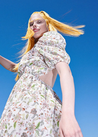 Світло-бежева кежуал сукня кльош, з відкритою спиною Cropp з малюнком