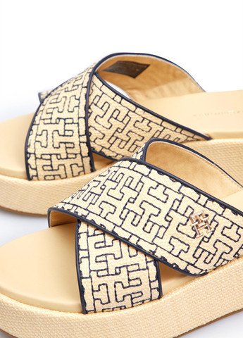 Бежевые шлепанцы Tommy Hilfiger с логотипом