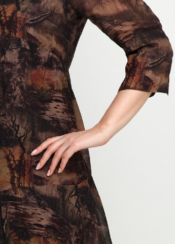 Коричневое кэжуал платье ISAY с абстрактным узором