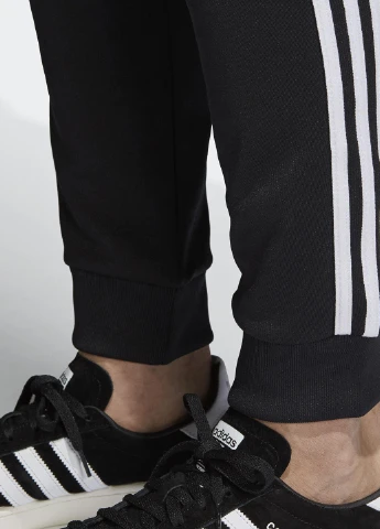 Черные спортивные демисезонные зауженные брюки adidas