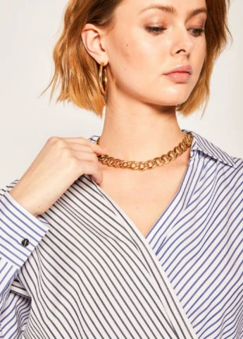 Біла блуза на запах DKNY
