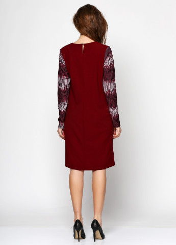 Бордовое кэжуал платье футляр Ut с абстрактным узором