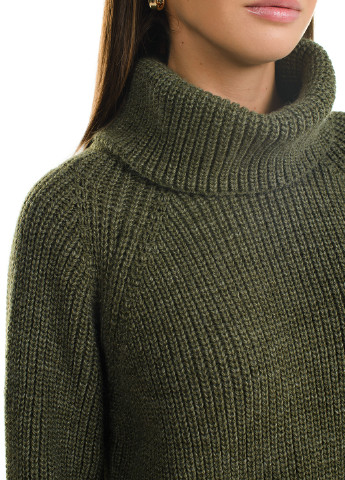 Оливковый (хаки) теплый свитер крупной вязки светлая пудра SVTR