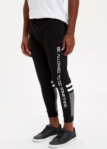 Черные спортивные демисезонные зауженные брюки DeFacto