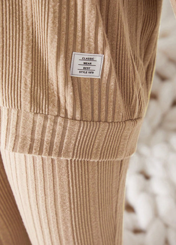 Кремовый демисезонный костюм (худи, брюки) брючный SHEIN