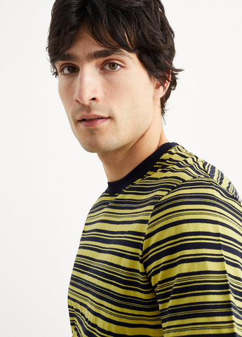 Горчичная футболка C&A