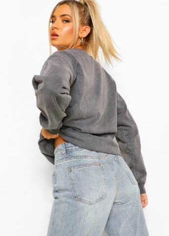 Темно-серый свитшот Boohoo надпись потертости (235538686)