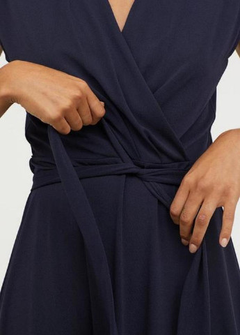 Темно-синя кежуал сукня на запах H&M однотонна