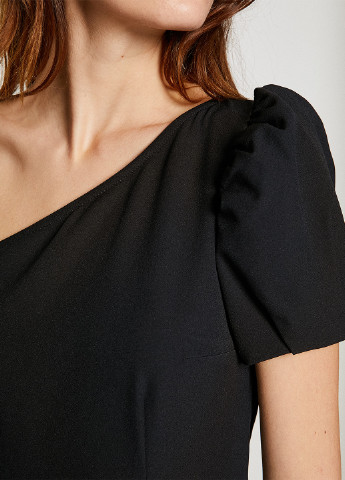 Черное коктейльное платье на одно плечо, футляр KOTON