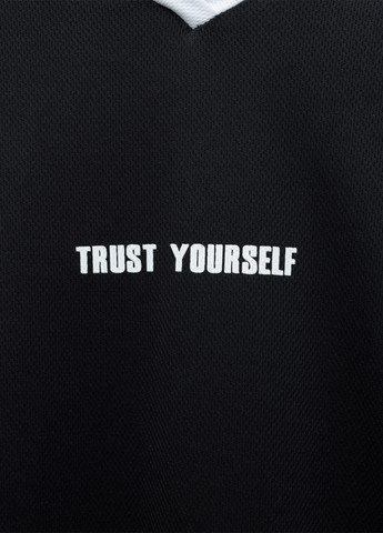 Черная футболка KOTON