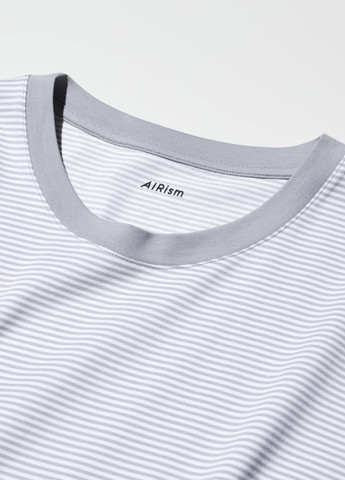 Светло-серая футболка Uniqlo