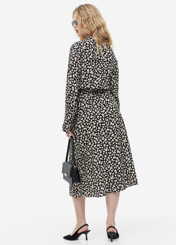 Чорно-білий кежуал сукня сукня-сорочка H&M з квітковим принтом