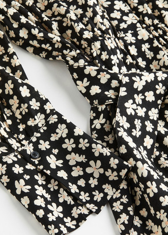 Чорно-білий кежуал сукня сукня-сорочка H&M з квітковим принтом