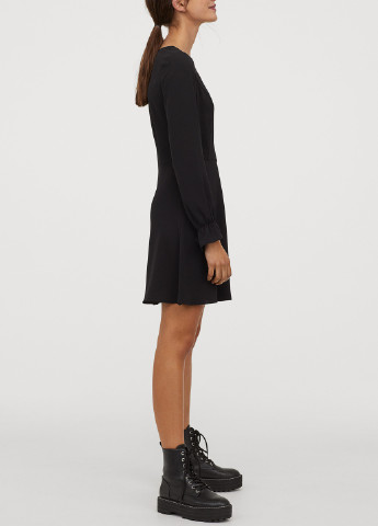 Черное кэжуал платье H&M однотонное