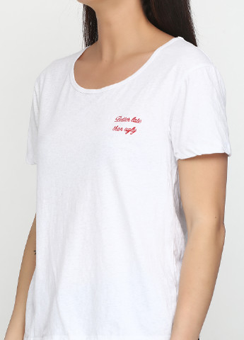Белая летняя футболка MBYM