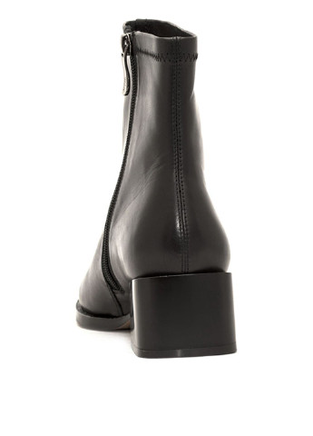 Осенние ботинки Wit Mooni без декора