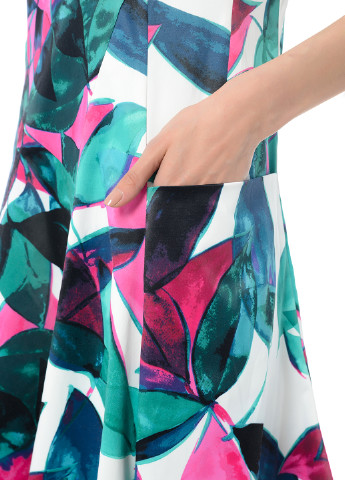 Малиновое коктейльное платье Iren Klairie с абстрактным узором