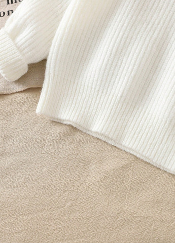 Молочный демисезонный свитер джемпер SHEIN