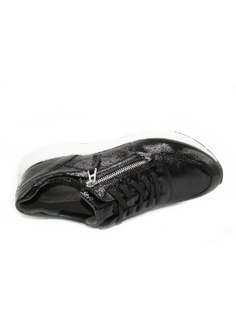 Черные всесезонные кроссовки Caprice