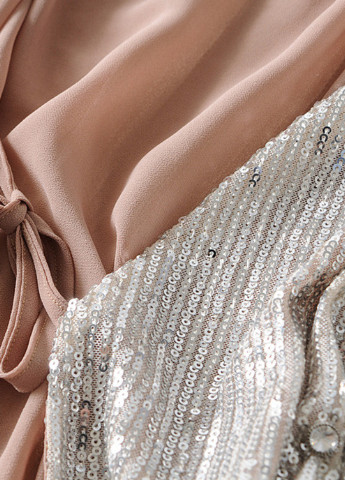 Серебряное вечернее платье женское с пайетками блеск Berni Fashion однотонное