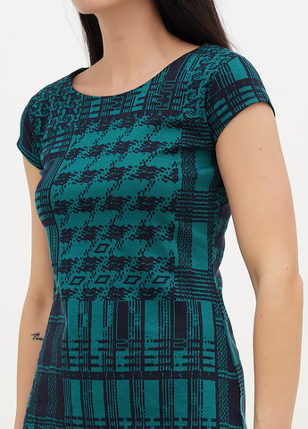 Зеленое кэжуал платье платье-футболка Dona с абстрактным узором
