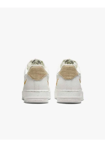 Белые демисезонные кроссовки Nike