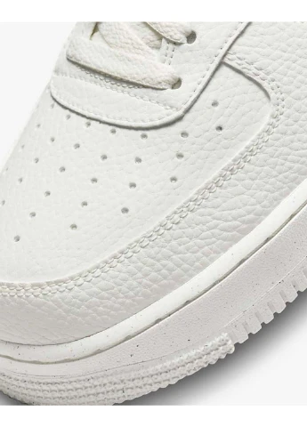 Белые демисезонные кроссовки Nike