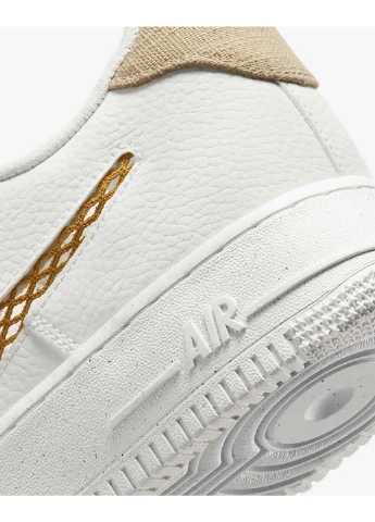 Белые демисезонные кроссовки Nike