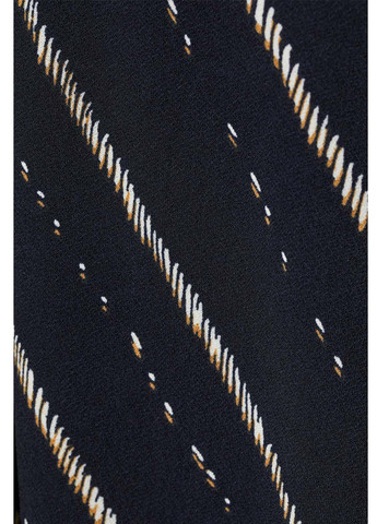 Темно-синее кэжуал платье на запах H&M с абстрактным узором