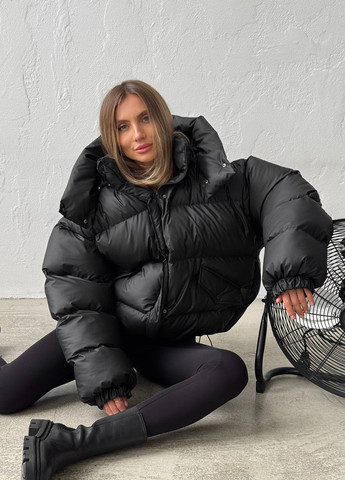 Чорна зимня куртка No Brand