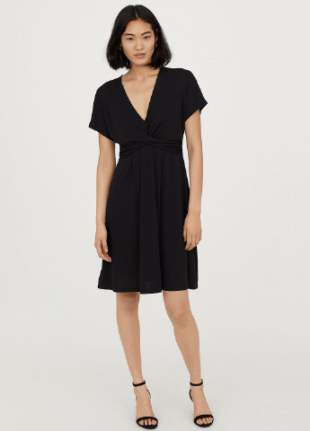 Чорна коктейльна сукня з драпіруванням H&M однотонна